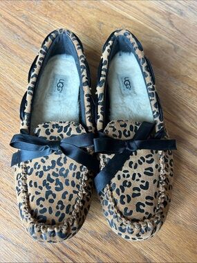 UGG leopard slippers. Worn less than 3 times.